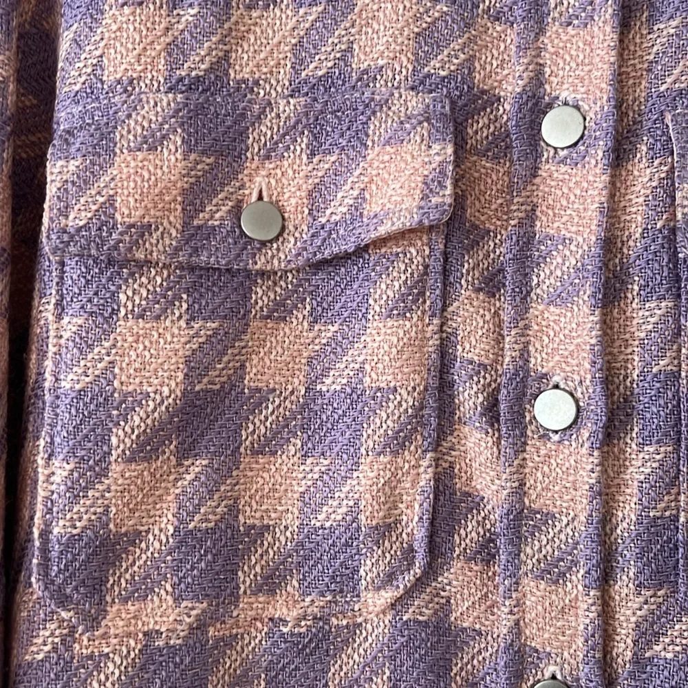 Women’s Stradivarius Patterned Button Down Shacket Shirt With Frayed Bottom - Picture 3 of 4